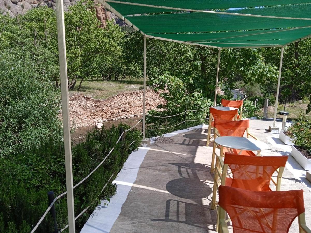 Guesthouse Eleftherios Kalavryta Buitenkant foto