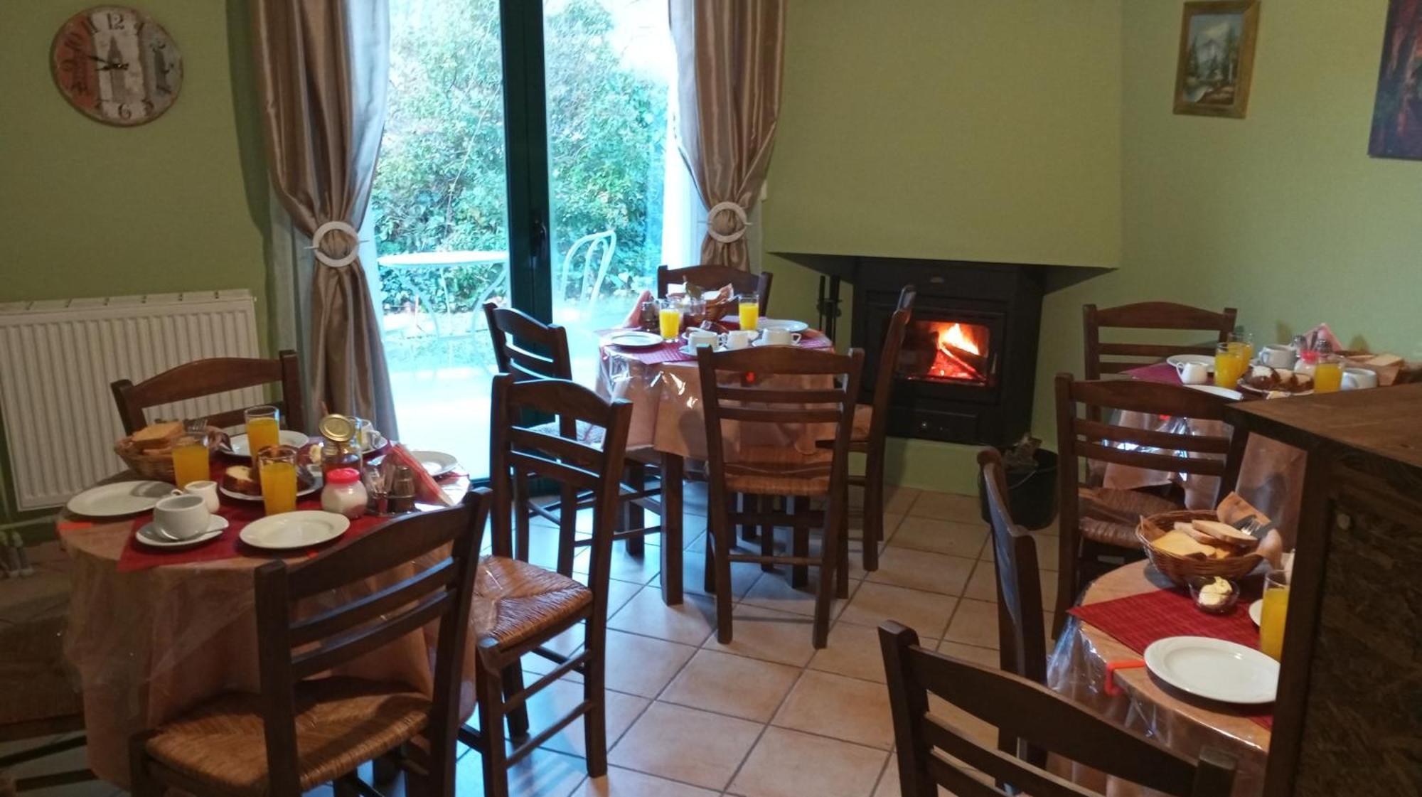 Guesthouse Eleftherios Kalavryta Buitenkant foto