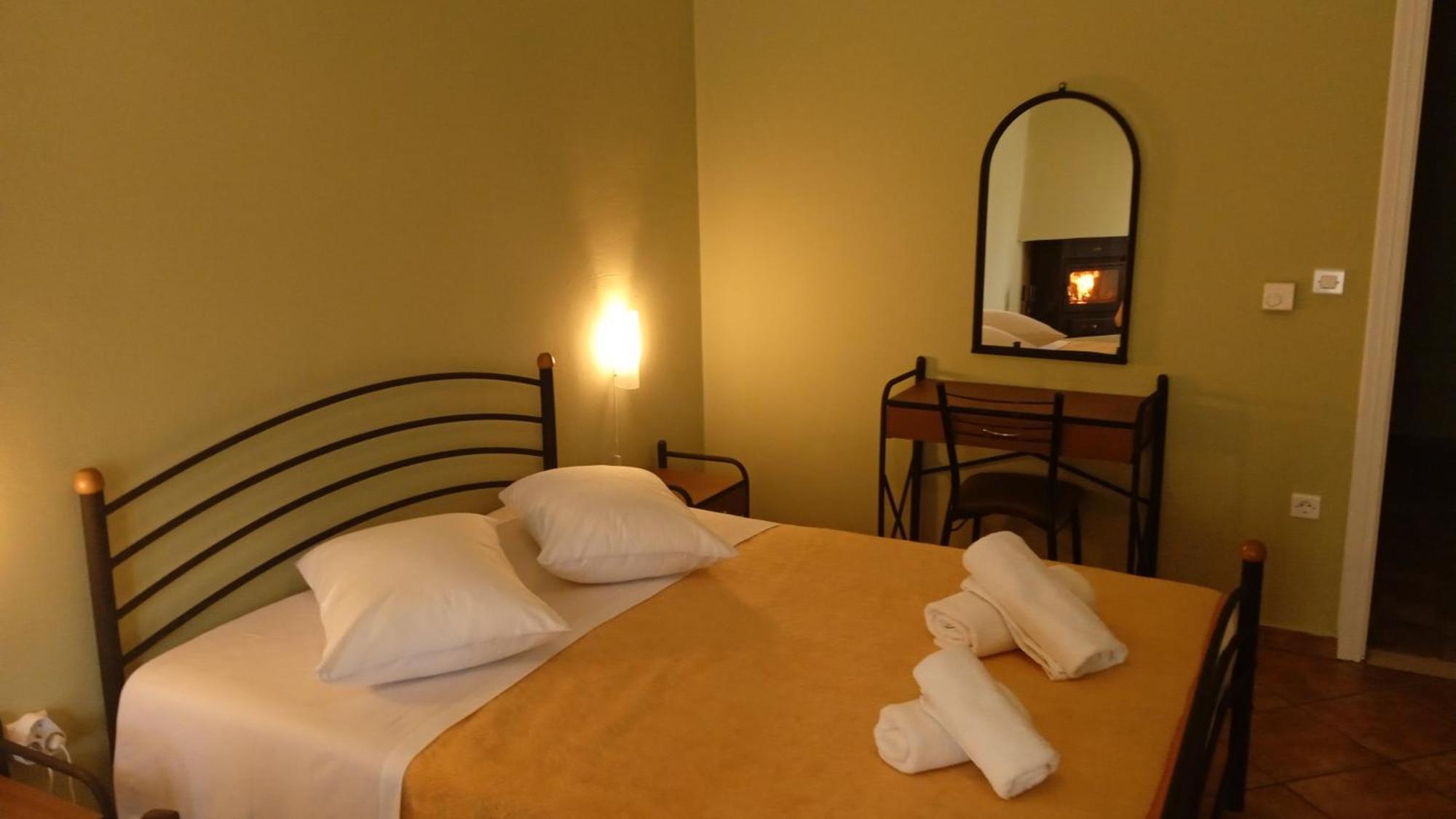 Guesthouse Eleftherios Kalavryta Buitenkant foto