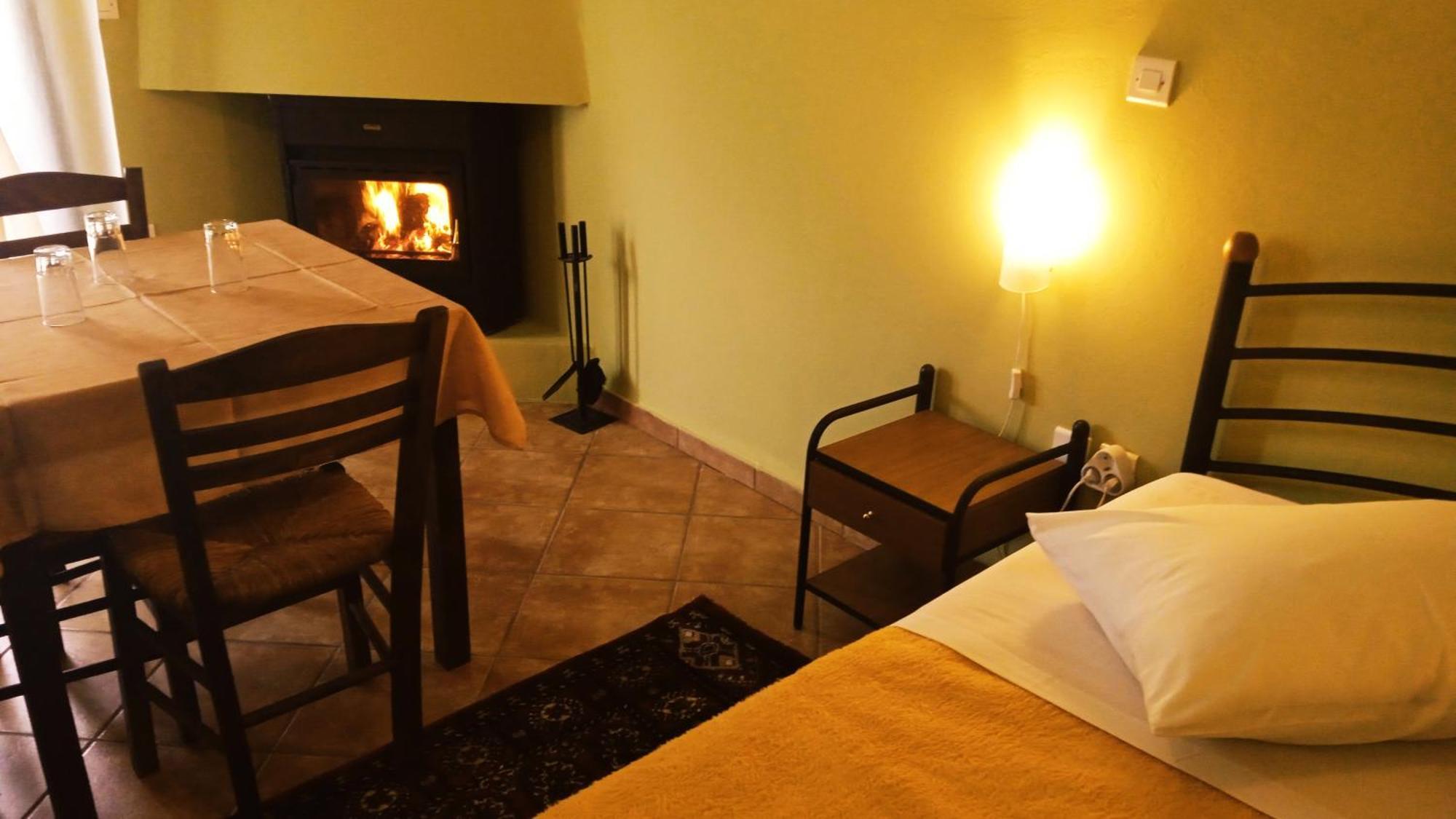 Guesthouse Eleftherios Kalavryta Buitenkant foto