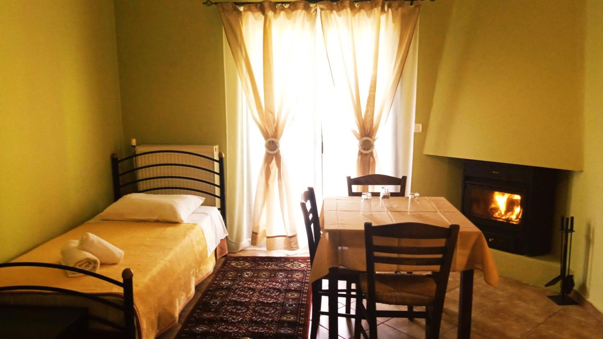 Guesthouse Eleftherios Kalavryta Buitenkant foto
