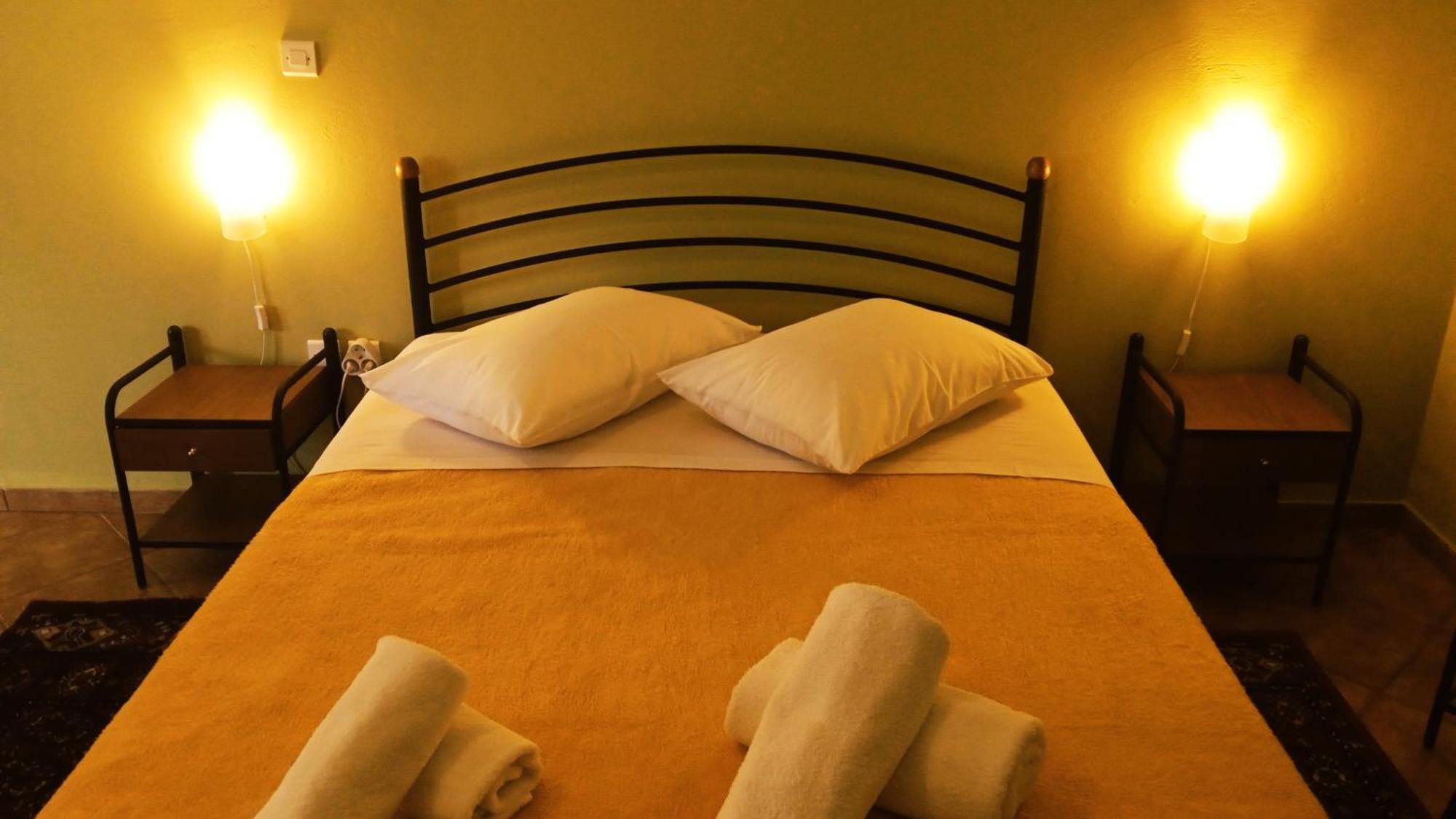 Guesthouse Eleftherios Kalavryta Buitenkant foto
