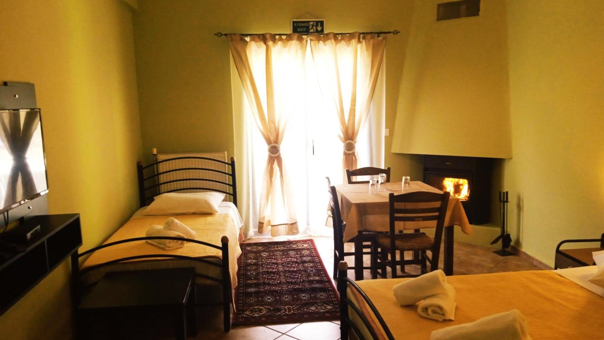 Guesthouse Eleftherios Kalavryta Buitenkant foto