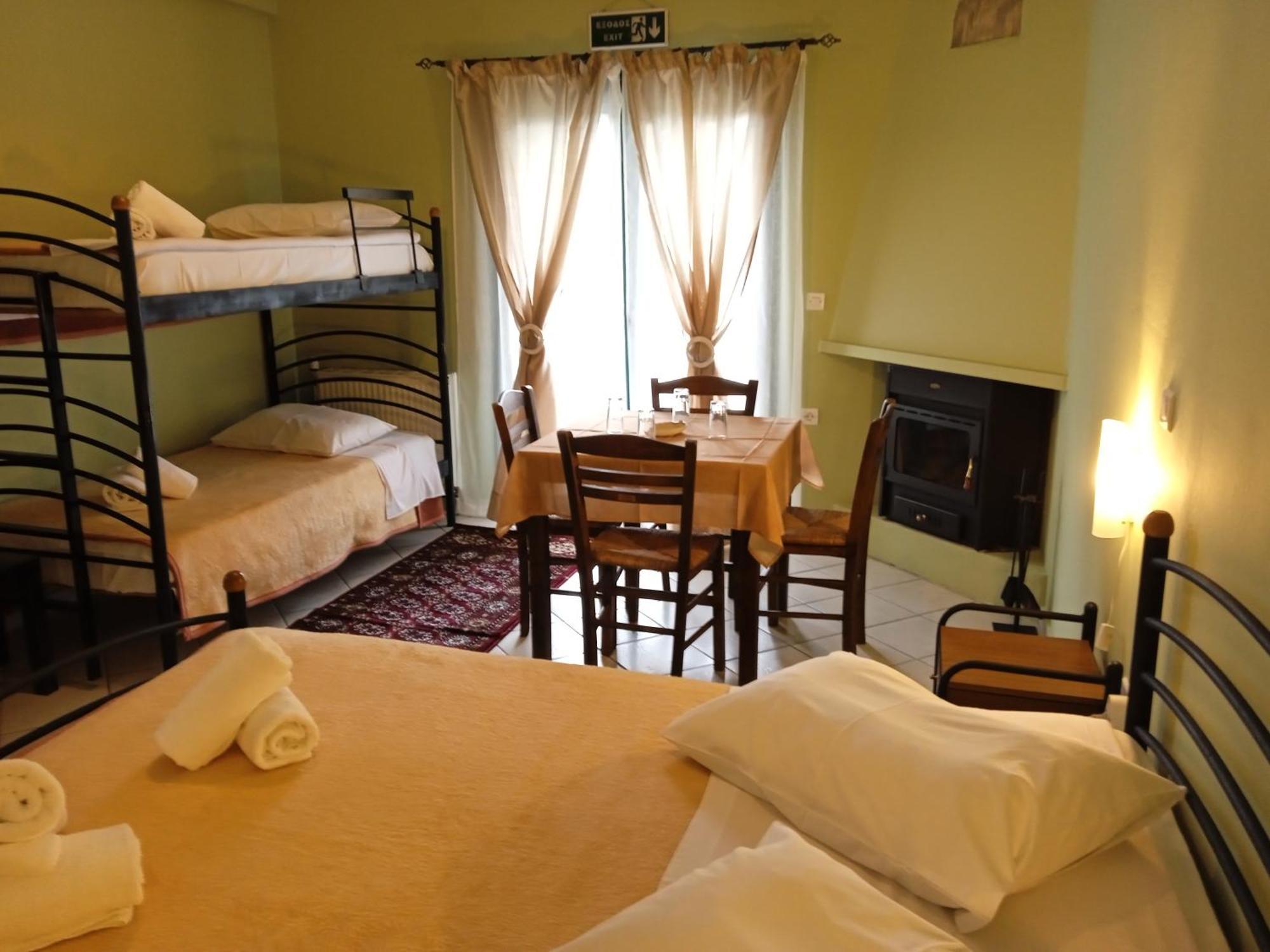 Guesthouse Eleftherios Kalavryta Buitenkant foto