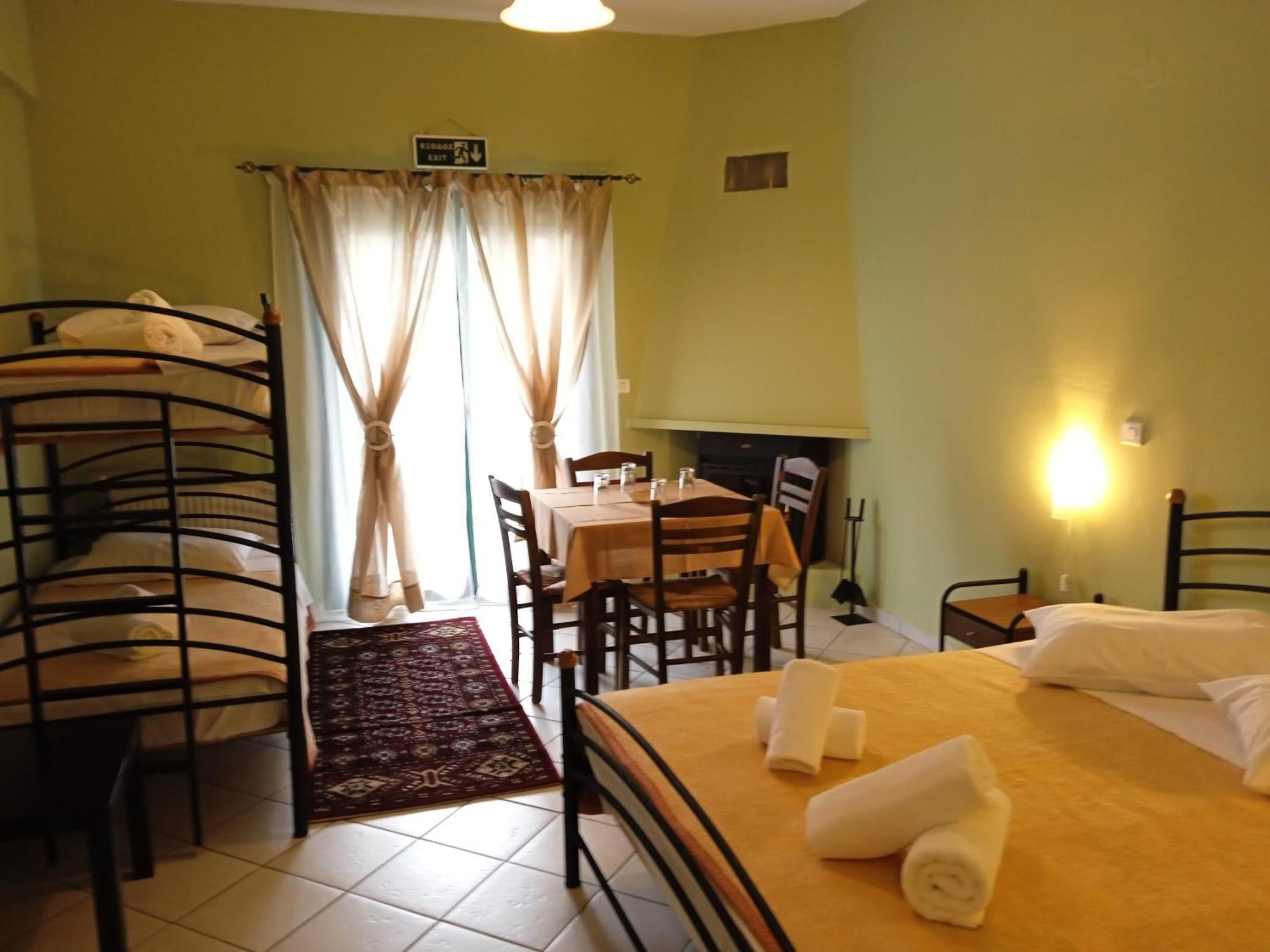 Guesthouse Eleftherios Kalavryta Buitenkant foto