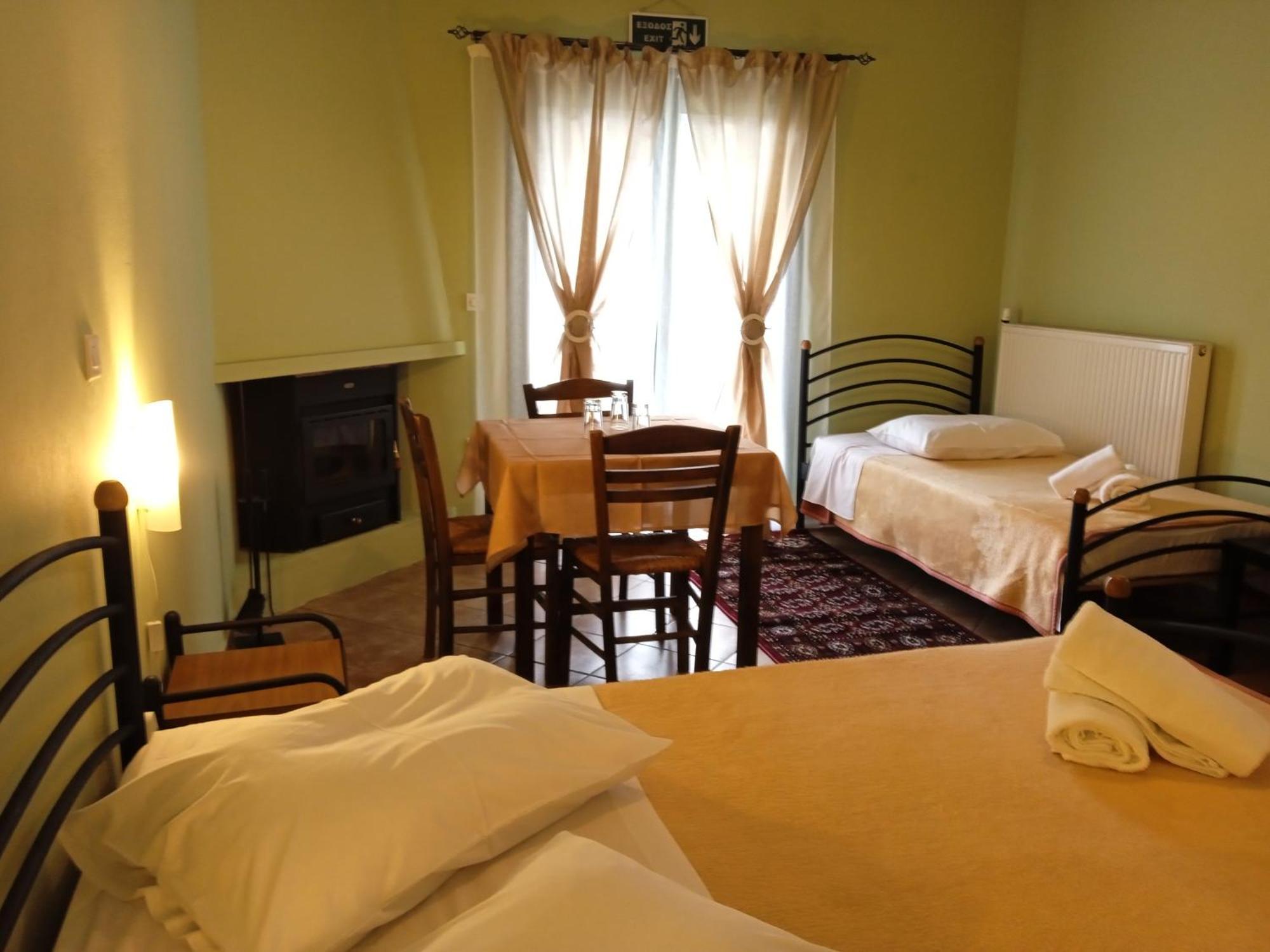 Guesthouse Eleftherios Kalavryta Buitenkant foto