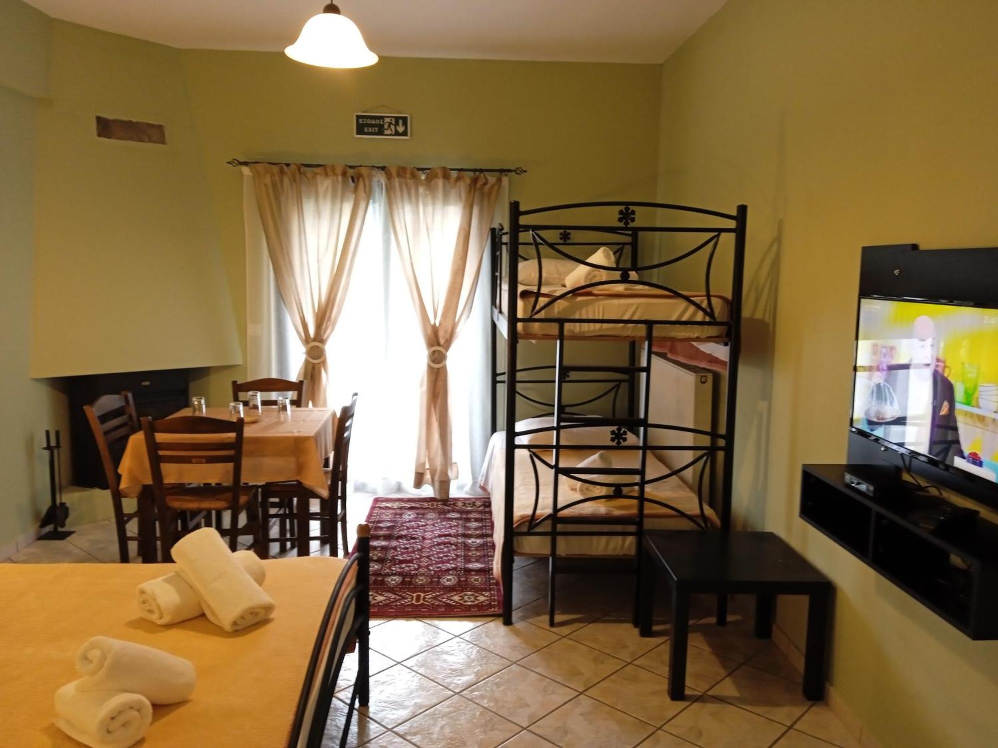 Guesthouse Eleftherios Kalavryta Buitenkant foto