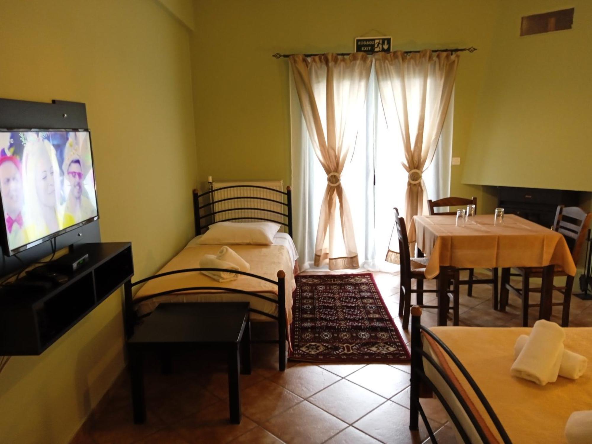 Guesthouse Eleftherios Kalavryta Buitenkant foto
