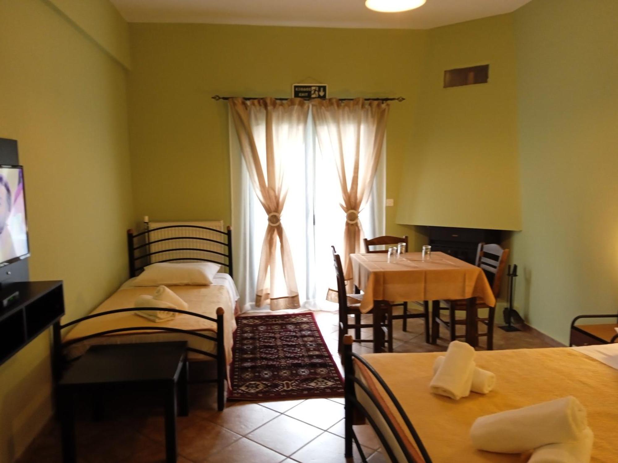 Guesthouse Eleftherios Kalavryta Buitenkant foto