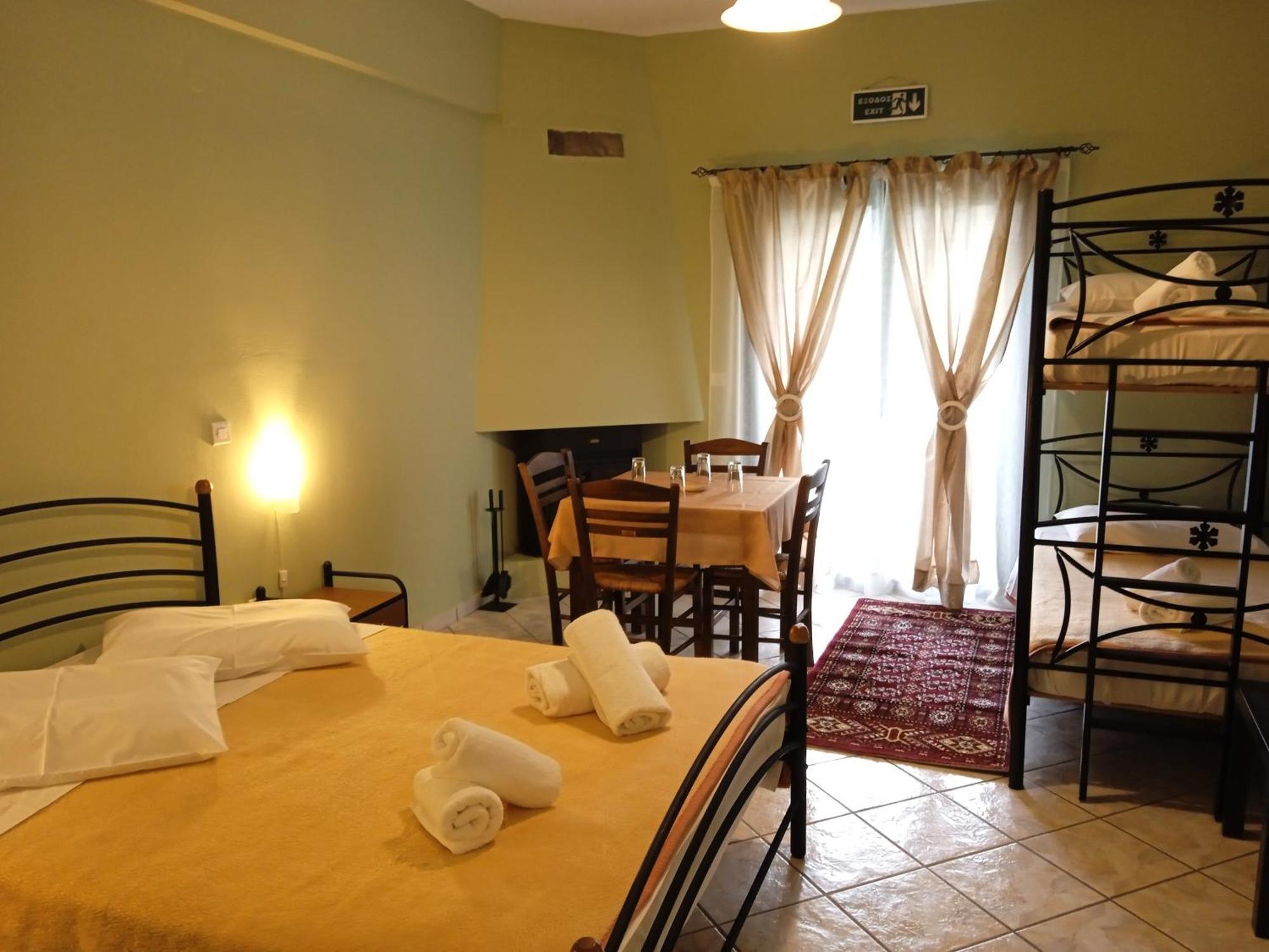 Guesthouse Eleftherios Kalavryta Buitenkant foto
