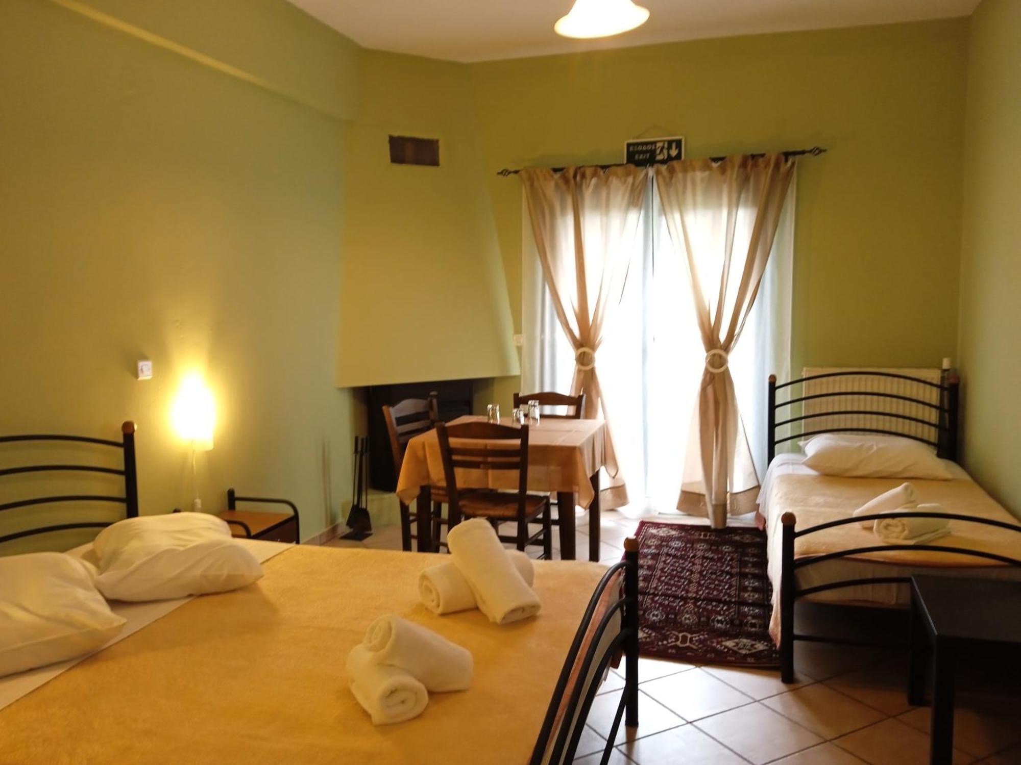 Guesthouse Eleftherios Kalavryta Buitenkant foto