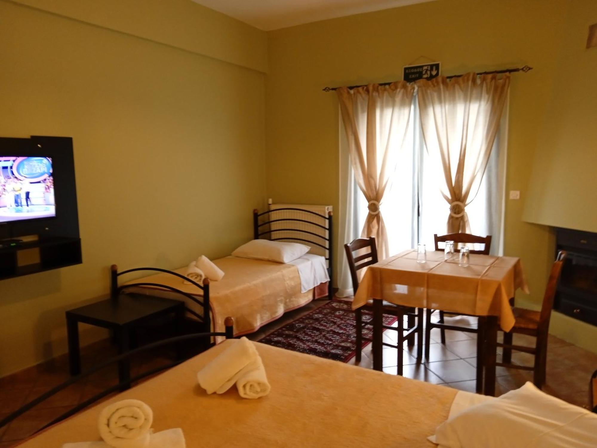 Guesthouse Eleftherios Kalavryta Buitenkant foto