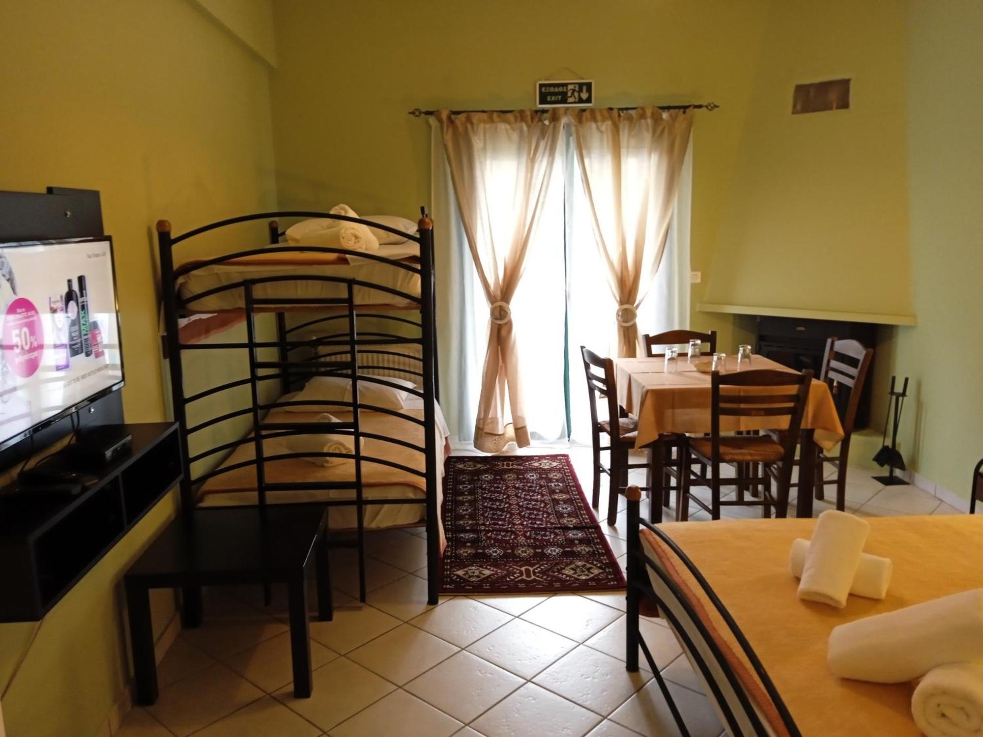 Guesthouse Eleftherios Kalavryta Buitenkant foto