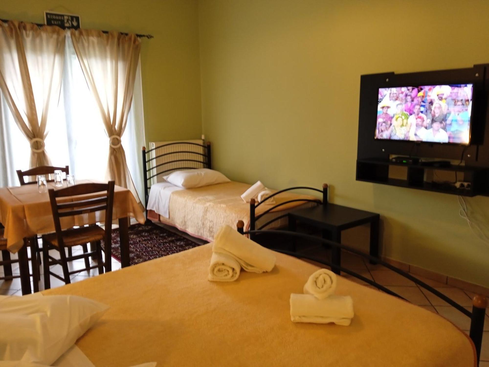 Guesthouse Eleftherios Kalavryta Buitenkant foto