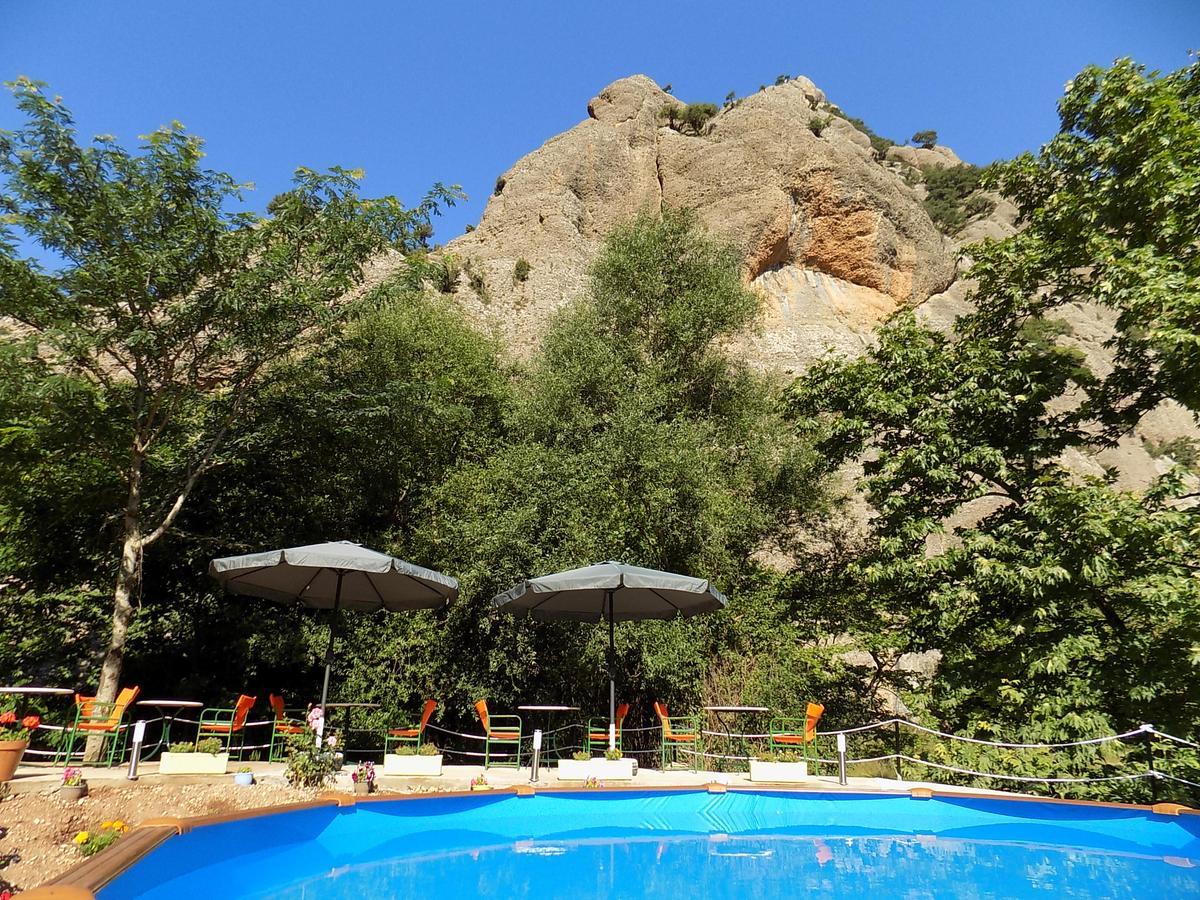 Guesthouse Eleftherios Kalavryta Buitenkant foto
